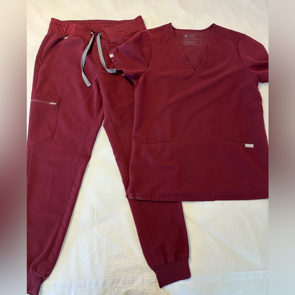 FIGS size small burgundy scrub set, jogger style pants with gray drawstring